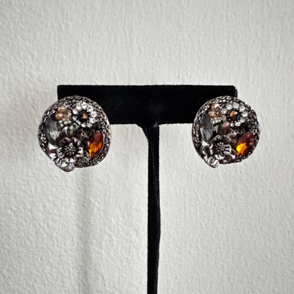 Earrings with crystals